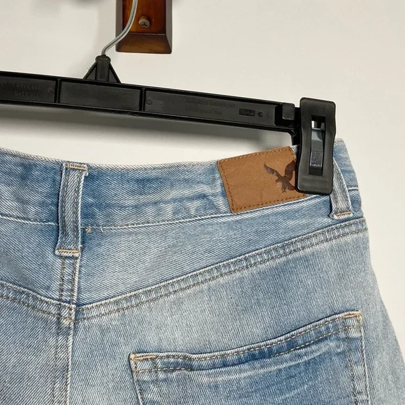 ***SOLD***American Eagle Light Wash High Rise Denim Mom Shorts Jeans Siz - Picture 5 of 8